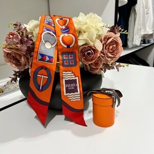 Hermes Carre en Boucles Orange Twilly
